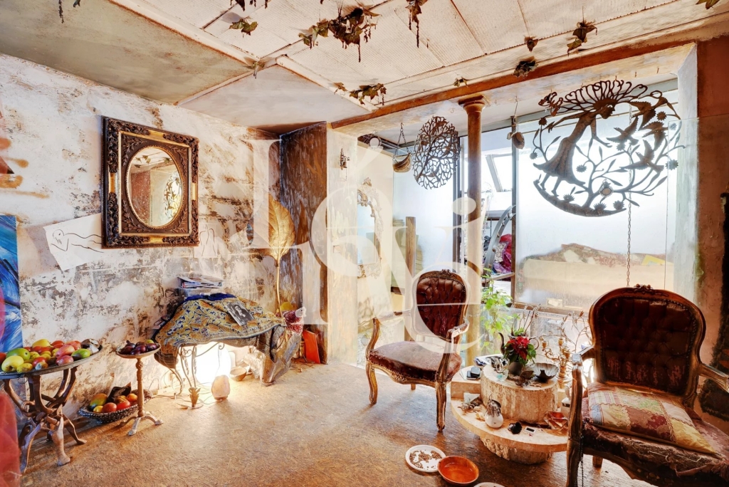 Loft atypique avec terrasse / Métro Simplon