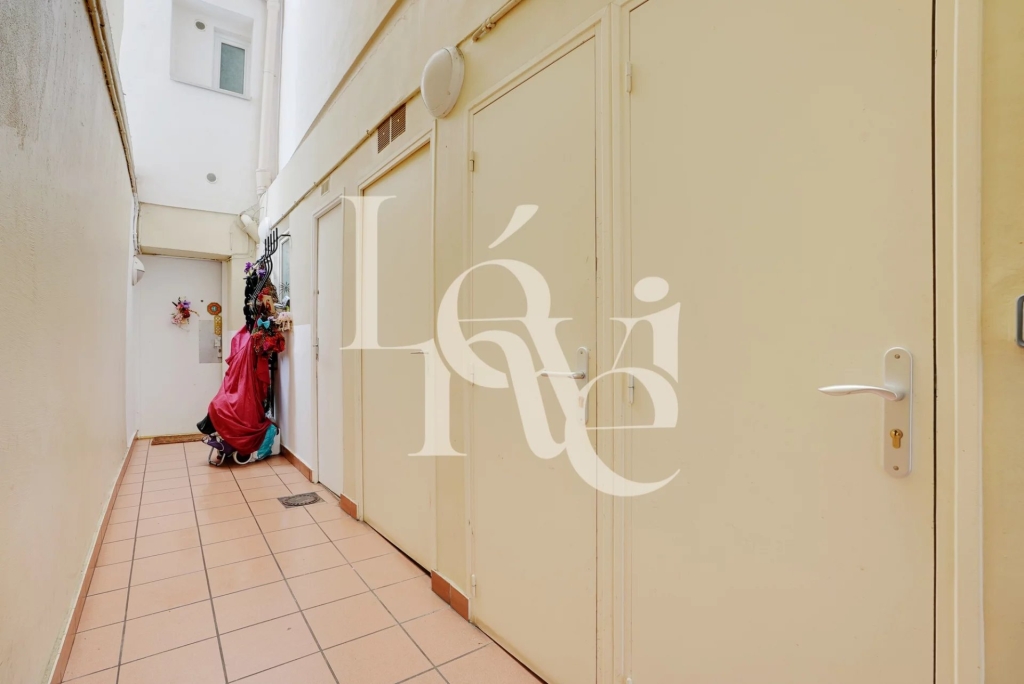 Loft atypique avec terrasse / Métro Simplon