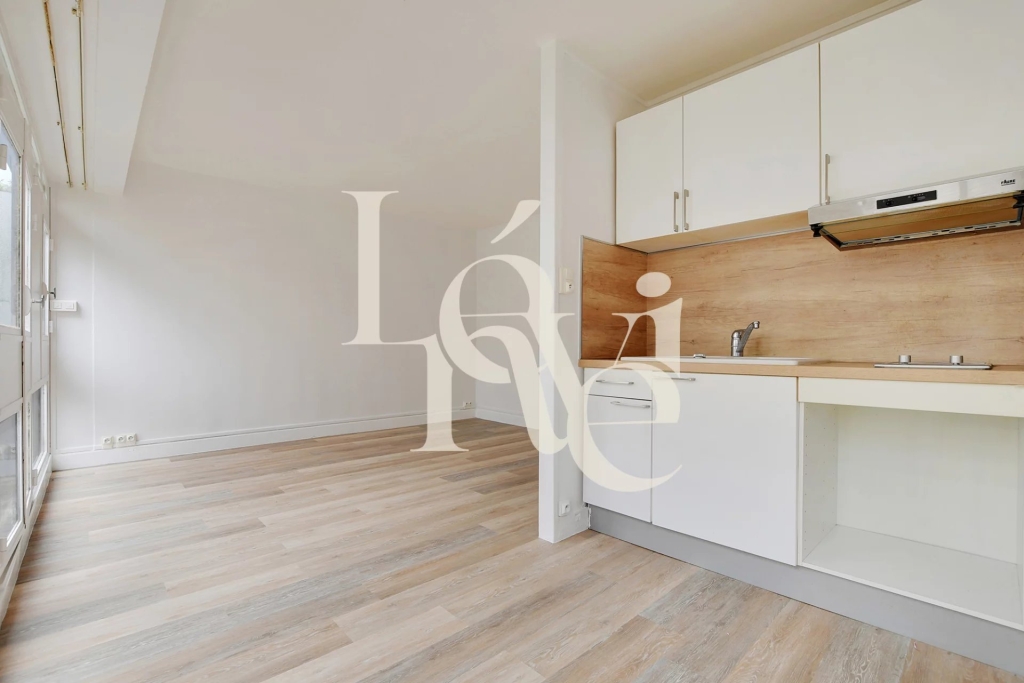 Appartement avec balcon – 30 m2 – Église Jeanne d’Arc – 75013 Paris