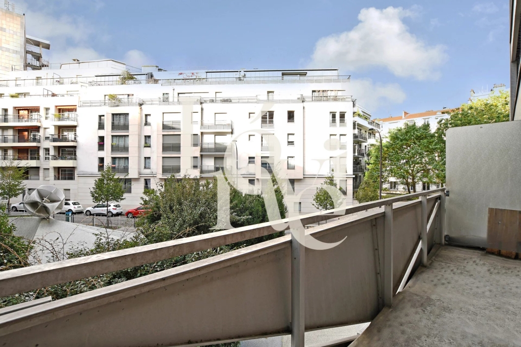 Appartement avec balcon – 30 m2 – Église Jeanne d’Arc – 75013 Paris