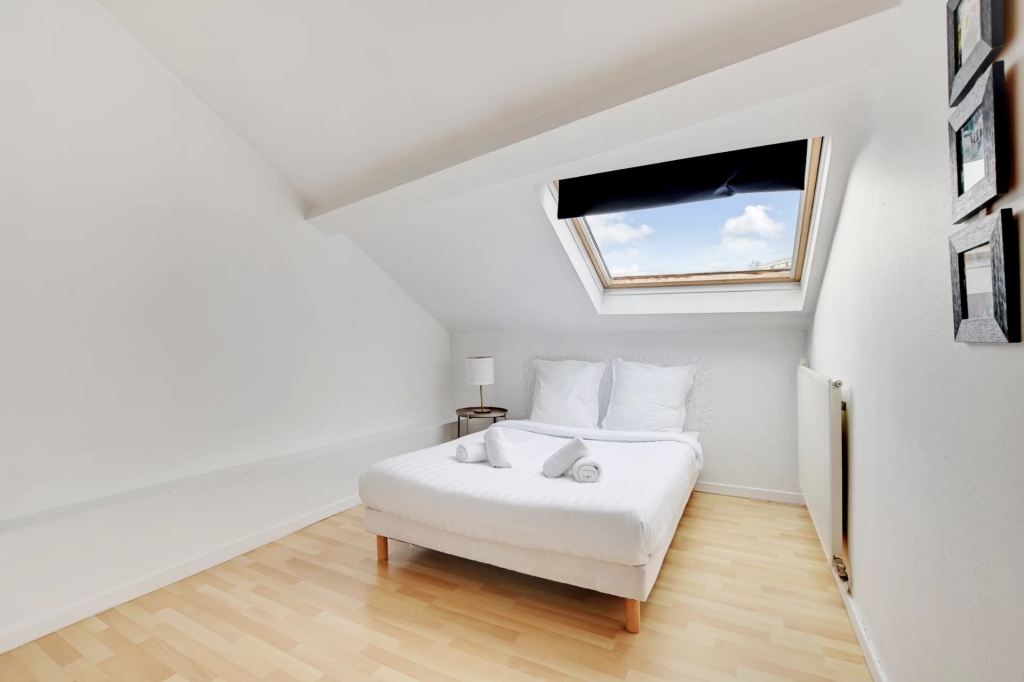 APPARTEMENT – PARIS – 10 PERSONNES