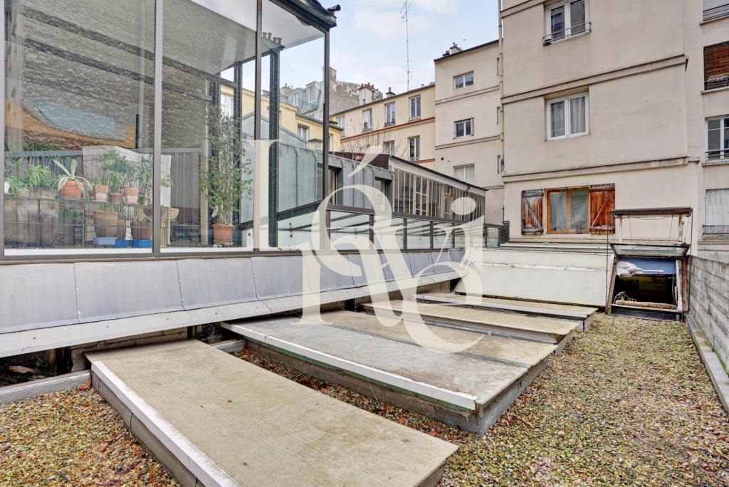 Loft atypique avec terrasse / Métro Simplon