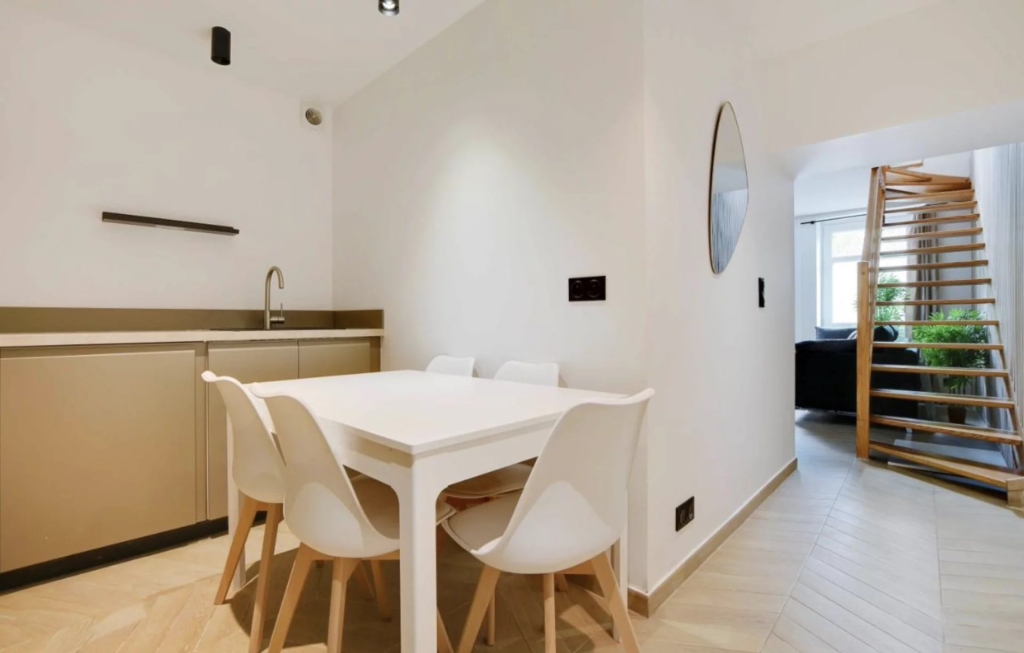 LOCATION SAISONNIÈRE – PARIS 11 – 6 personnes