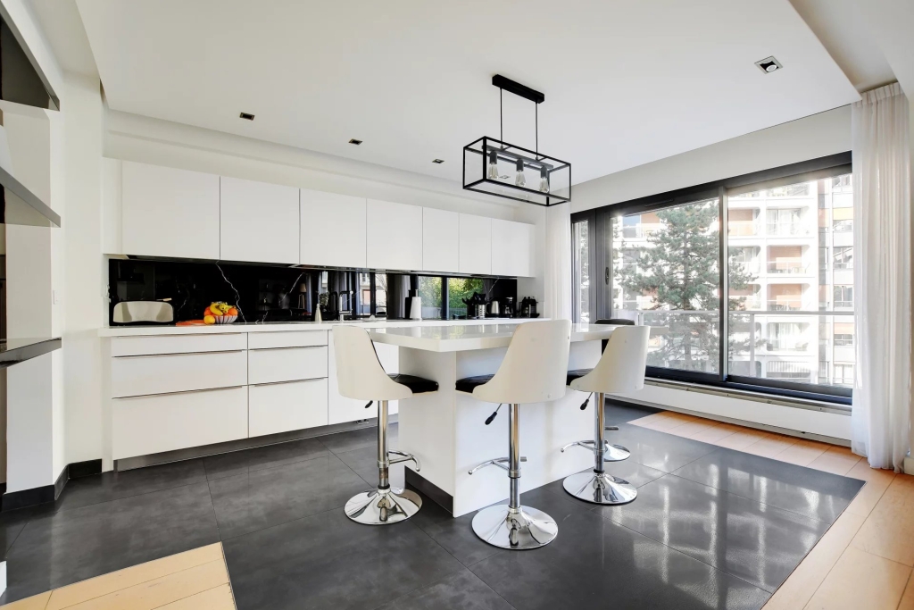 APPARTEMENT 5P 3CH 146 m2