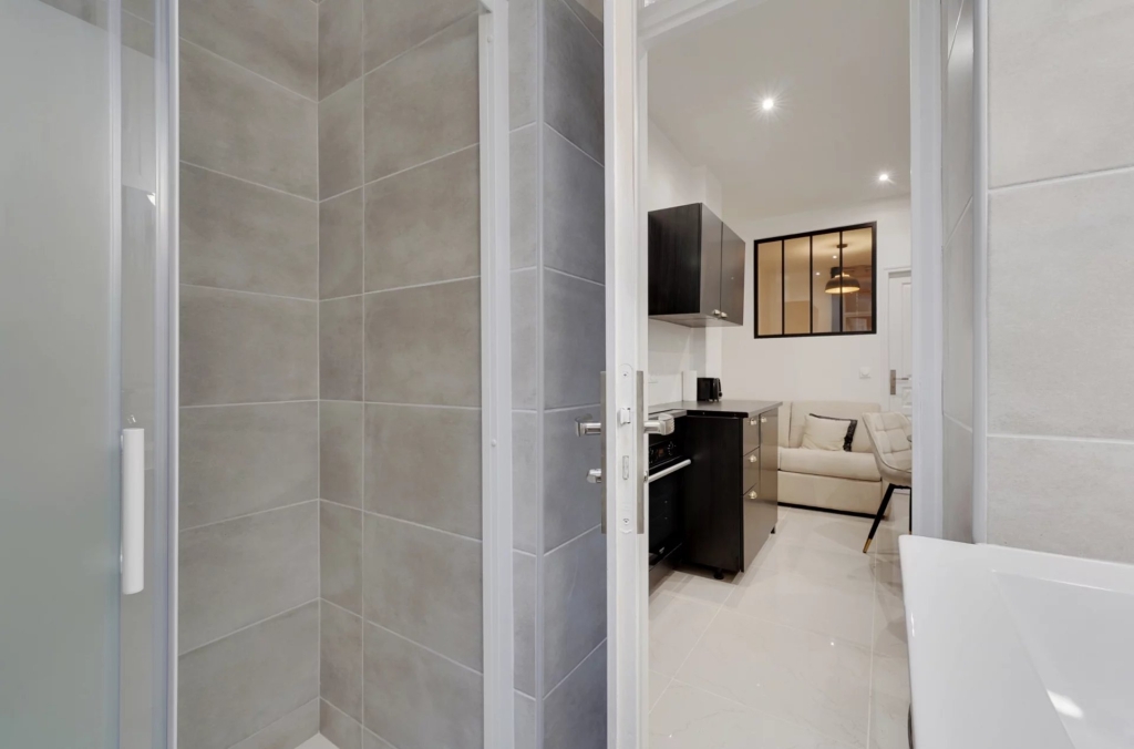 APPARTEMENT – PARIS 18 – 2 PERSONNES