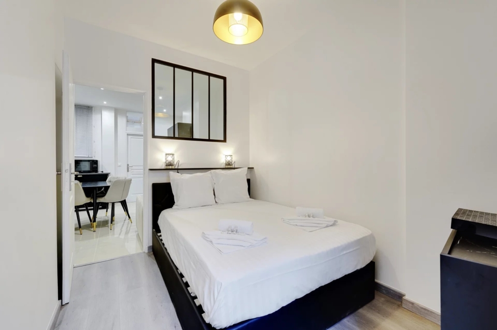 APPARTEMENT – PARIS 18 – 2 PERSONNES