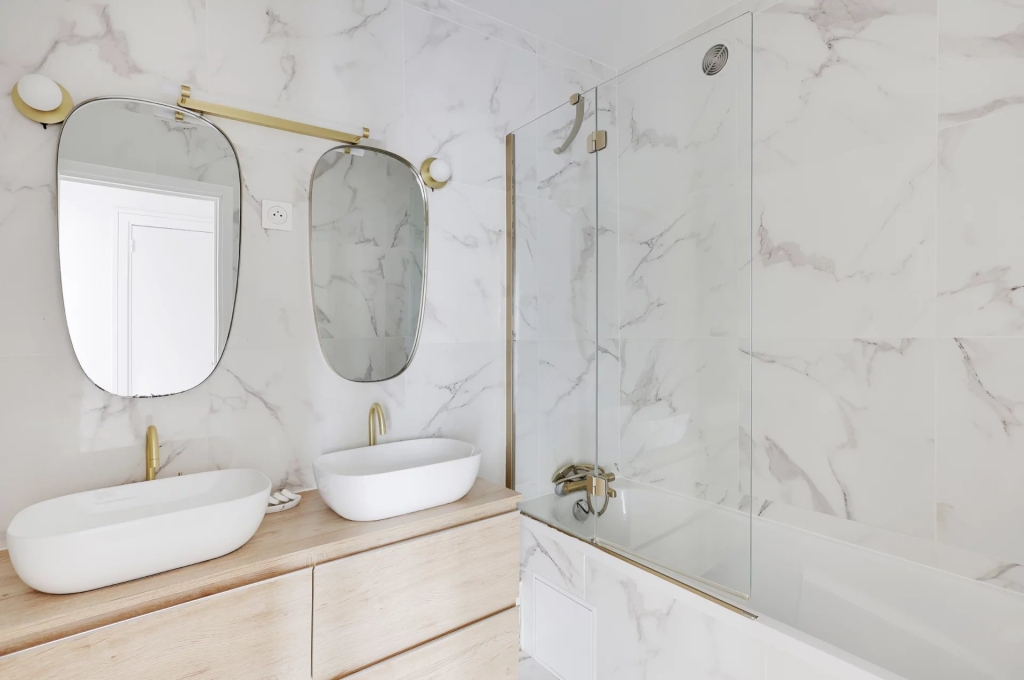 LOCATION SAISONNIÈRE – PARIS 10 – 6 PERSONNES