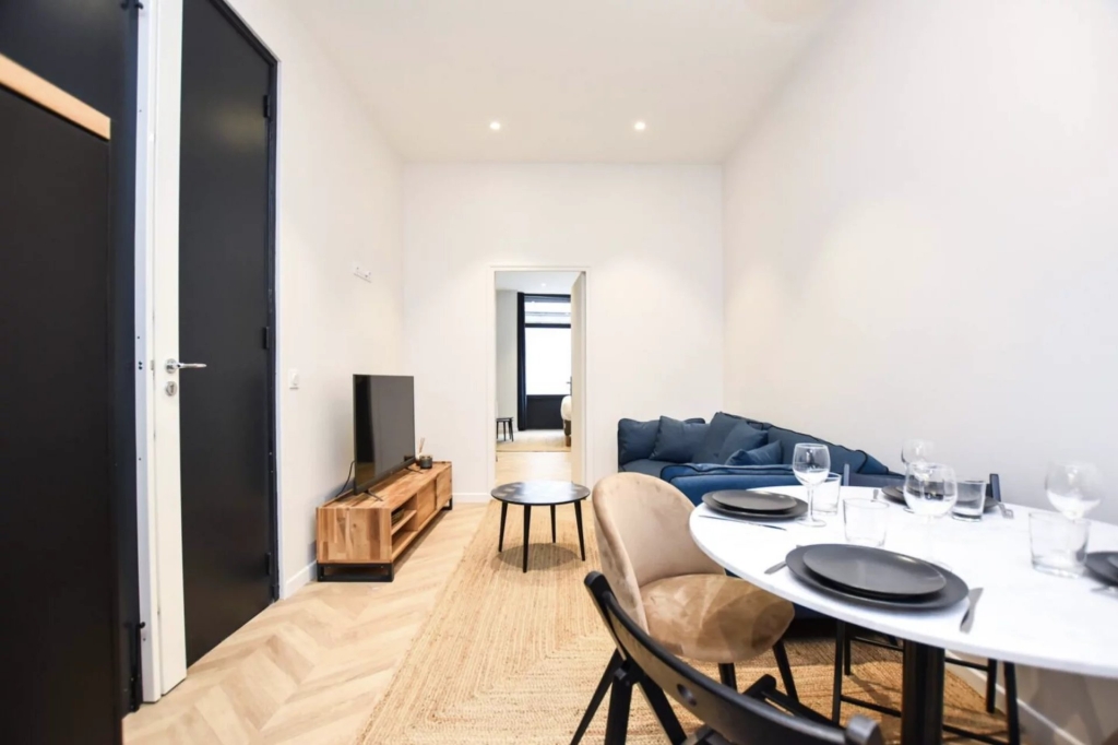 LOCATION SAISONNIÈRE – PARIS 9 – 6 personnes