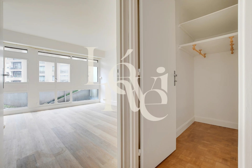 Appartement avec balcon – 30 m2 – Église Jeanne d’Arc – 75013 Paris