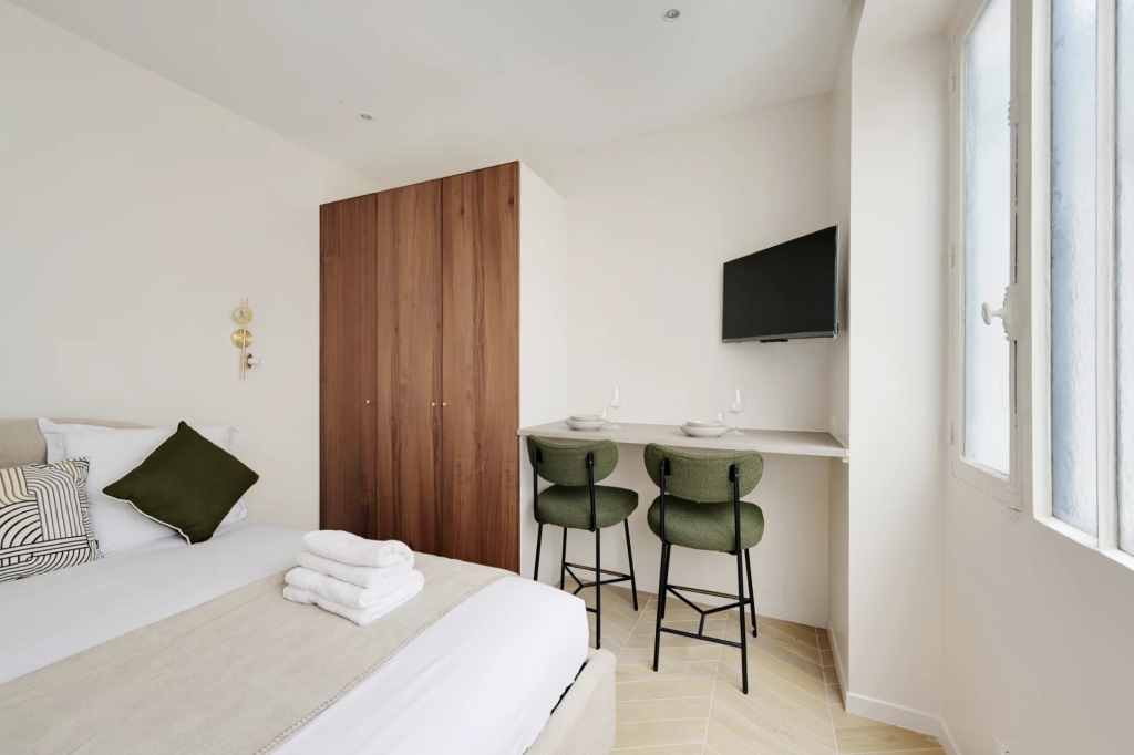 LOCATION SAISONNIÉRE – PARIS 15 – 2 PERSONNES