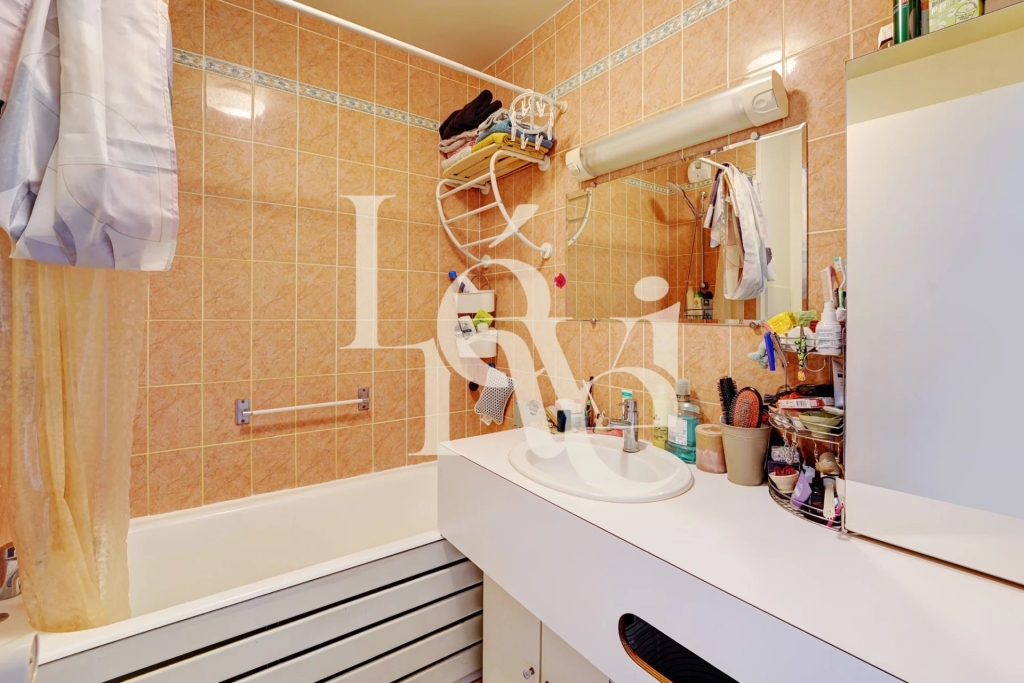 APPARTEMENT – 2 PIÈCES AVEC TERRASSE EXCEPTIONNELLE DE 106 M² – 49,30 m² LOI CARREZ