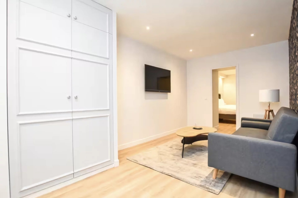 LOCATION SAISONNIÈRE – PARIS 9 – 6 personnes