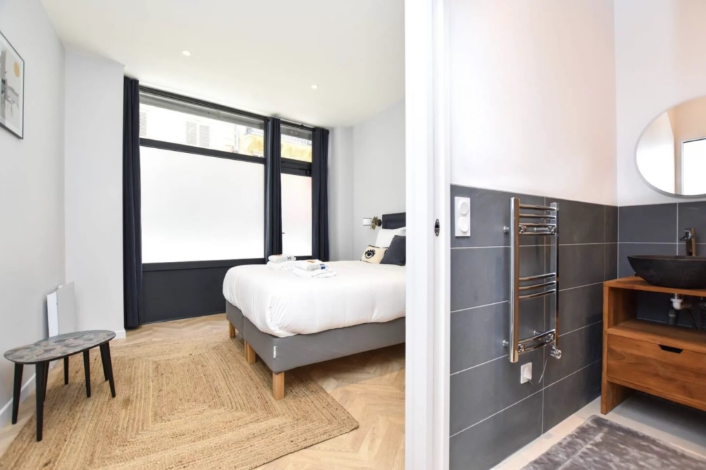 LOCATION SAISONNIÈRE – PARIS 9 – 6 personnes