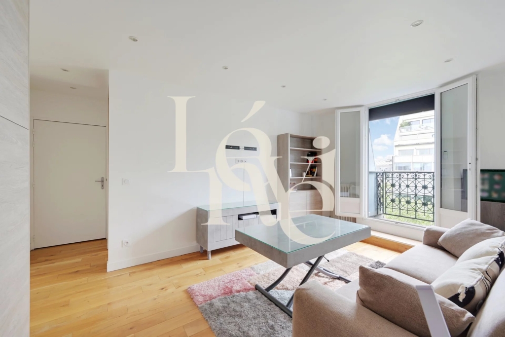 Deux pièces avec balcon vue Tour Eiffel – 28m2