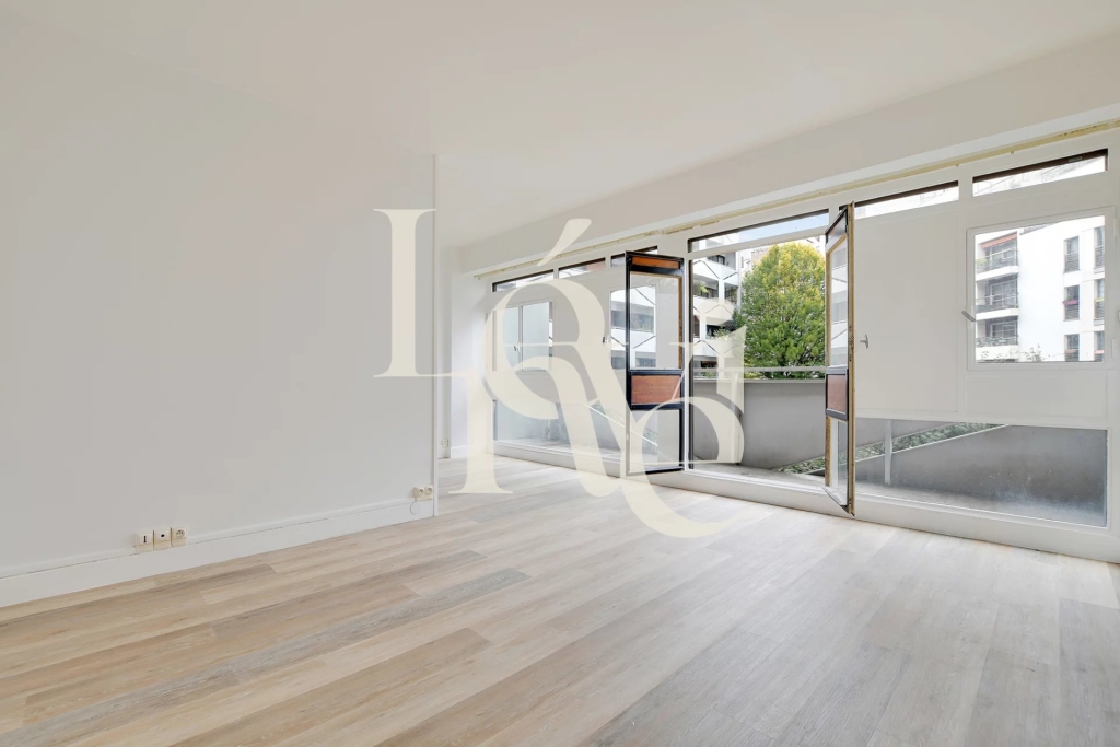 Appartement avec balcon – 30 m2 – Église Jeanne d’Arc – 75013 Paris