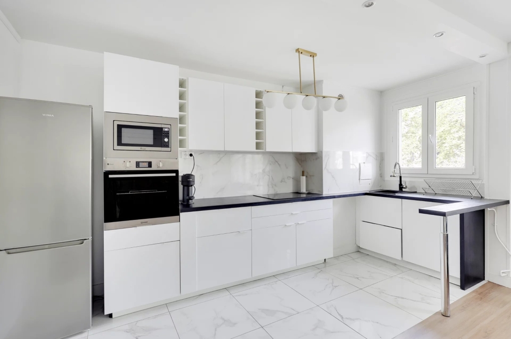 LOCATION SAISONNIÈRE – PARIS 10 – 6 PERSONNES