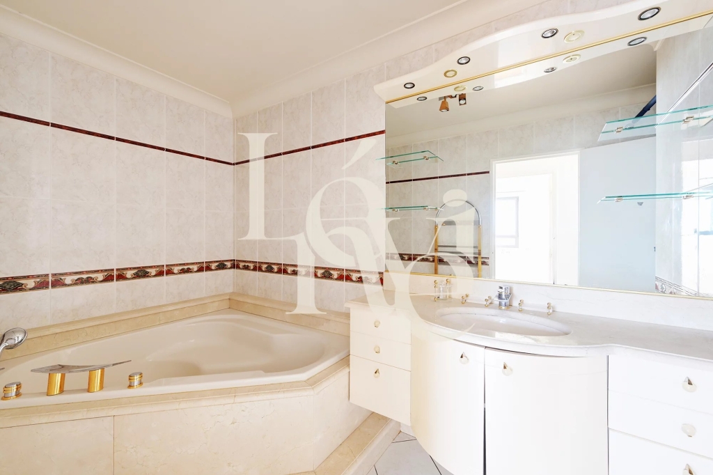 Appartement – 4 pièces – 108m2