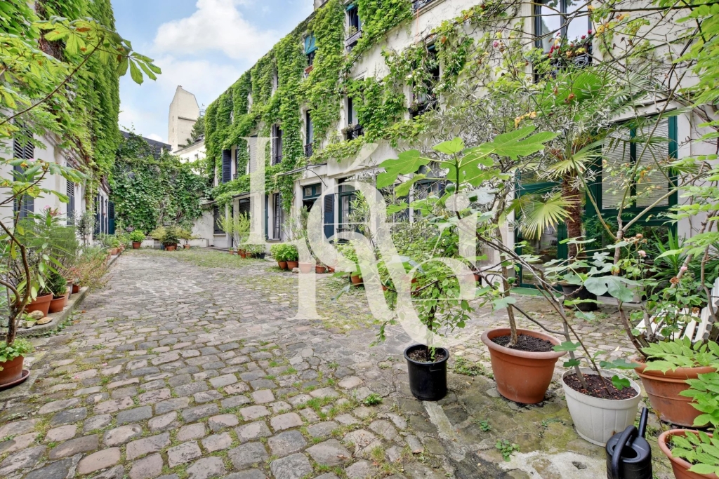 EXCLUSIVITÉ – APPARTEMENT DERNIER ETAGE – STUDIO – 27m² –