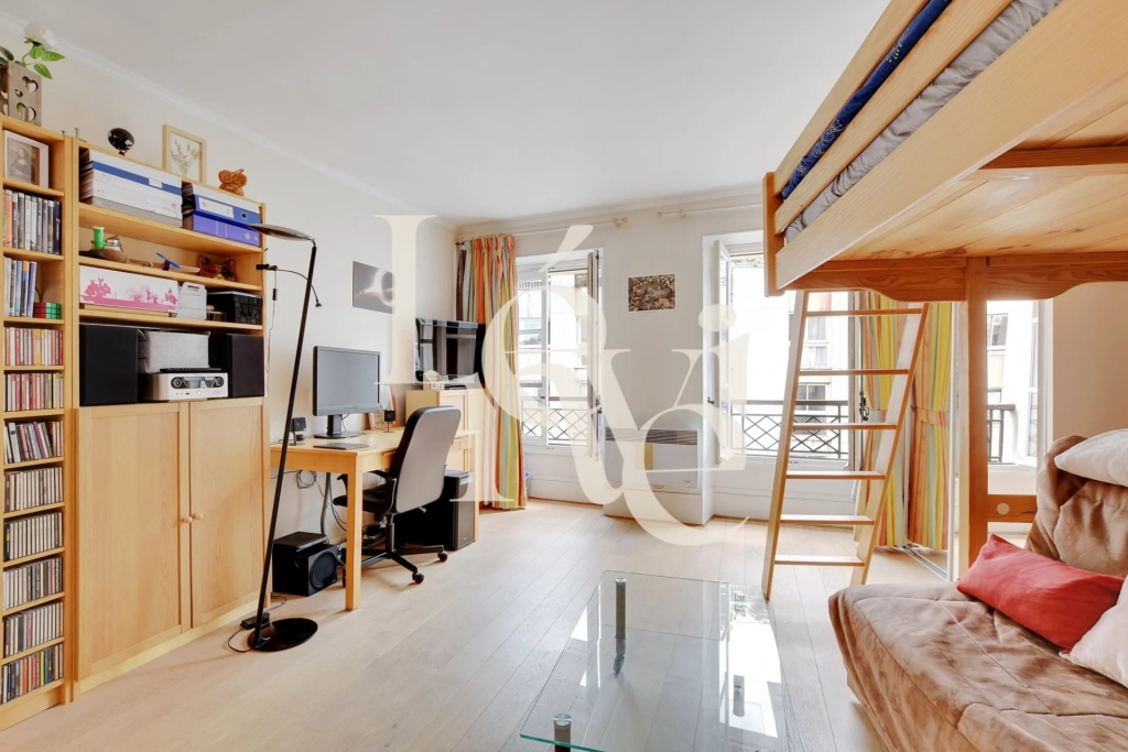 EXCLUSIVITÉ – APPARTEMENT DERNIER ETAGE – STUDIO – 27m² –