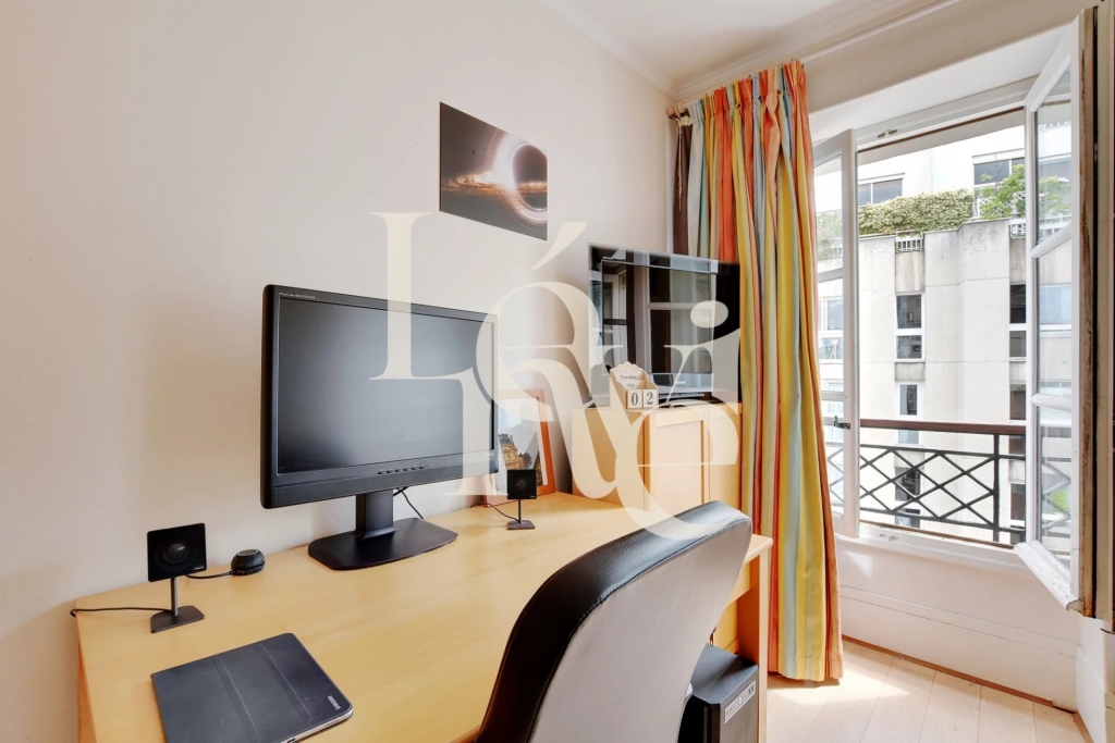 EXCLUSIVITÉ – APPARTEMENT DERNIER ETAGE – STUDIO – 27m² –