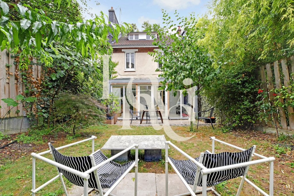 Maison d&rsquo;architecte / 4 chambres – Quartier Mouzaïa