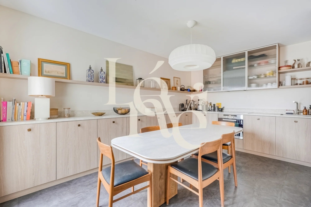 APPARTEMENT – 5 PIECES – 126 m2 – 22m² de TERRASSE